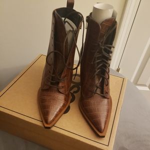Leather croc detailed lace up boots